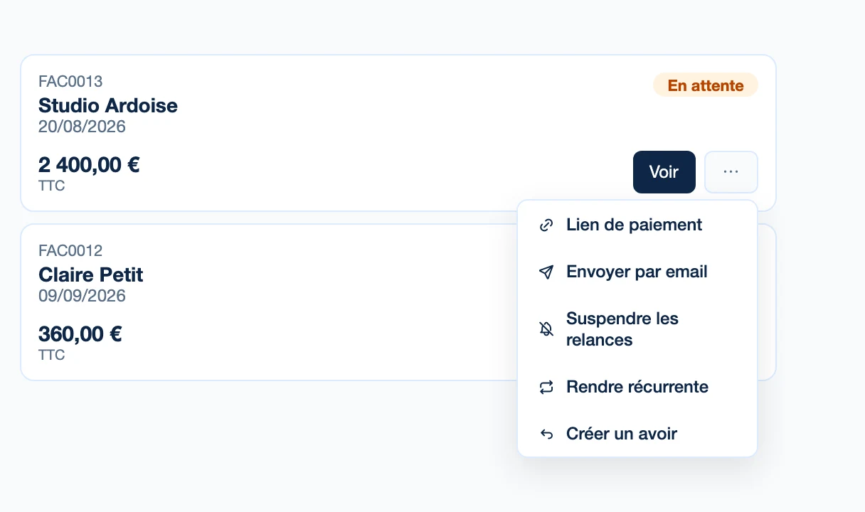 Le menu d'une facture en attente dans Kinvo : Lien de paiement, Envoyer par email, Suspendre les relances, Rendre récurrente, Créer un avoir.